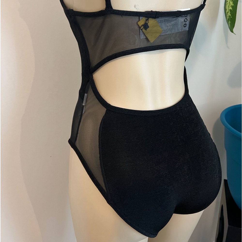 Boohoo Petite Sheer Deep Neck Bodysuit - Picture 5 of 12